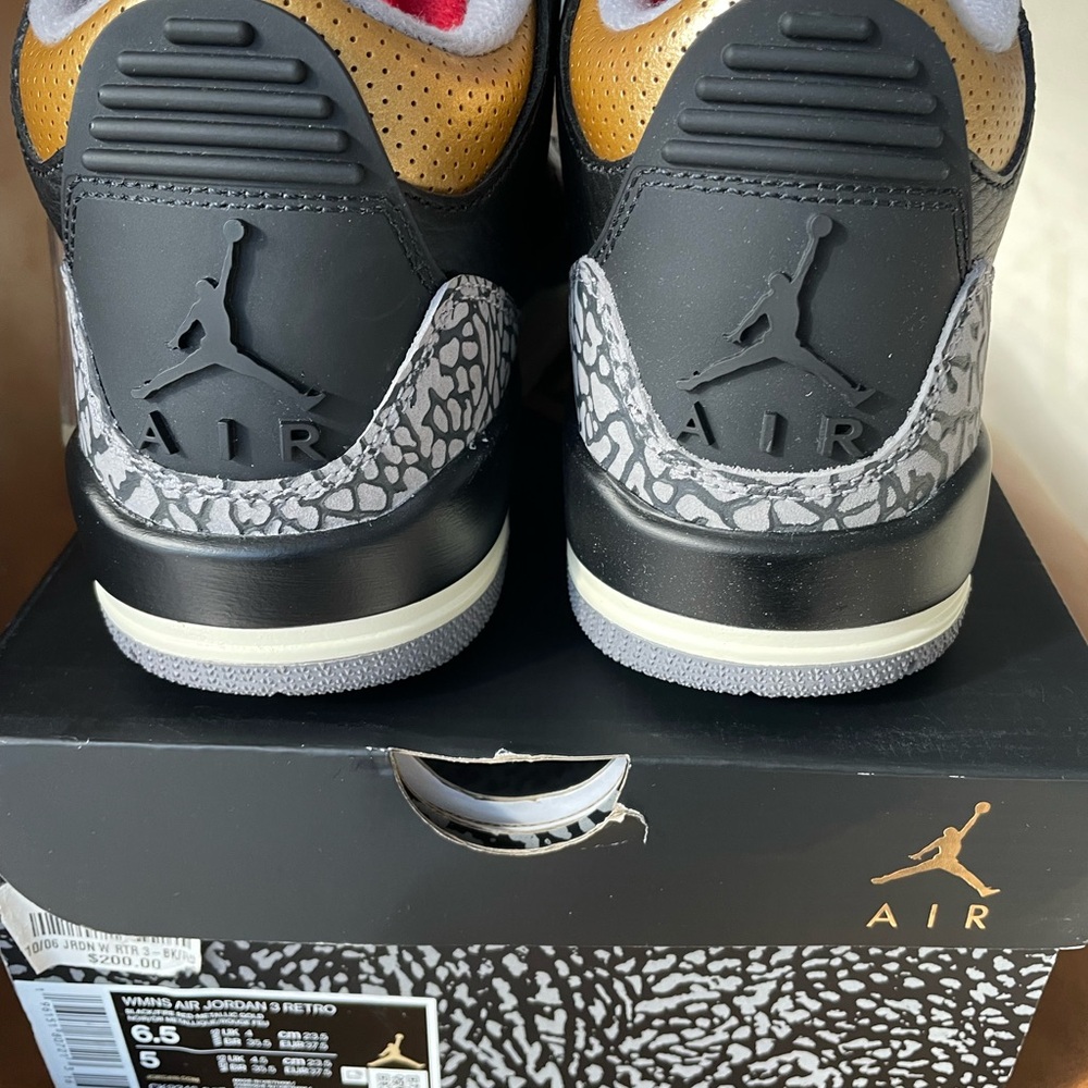 Women’s Air Jordan Retro 3 - Picture 6 of 7